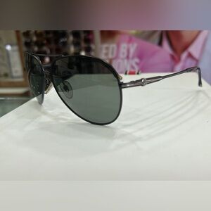 Stylish Black Aviator Sunglasses